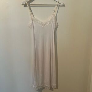 Jones New York White slip size Medium